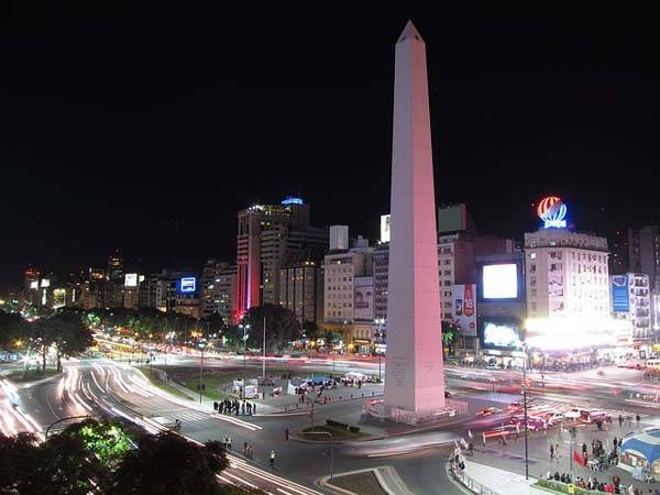 Obelisco de Buenos Aires de noche